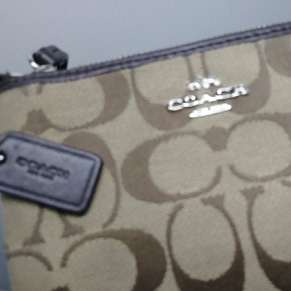 Coach wristlet - Picture 2 of 6